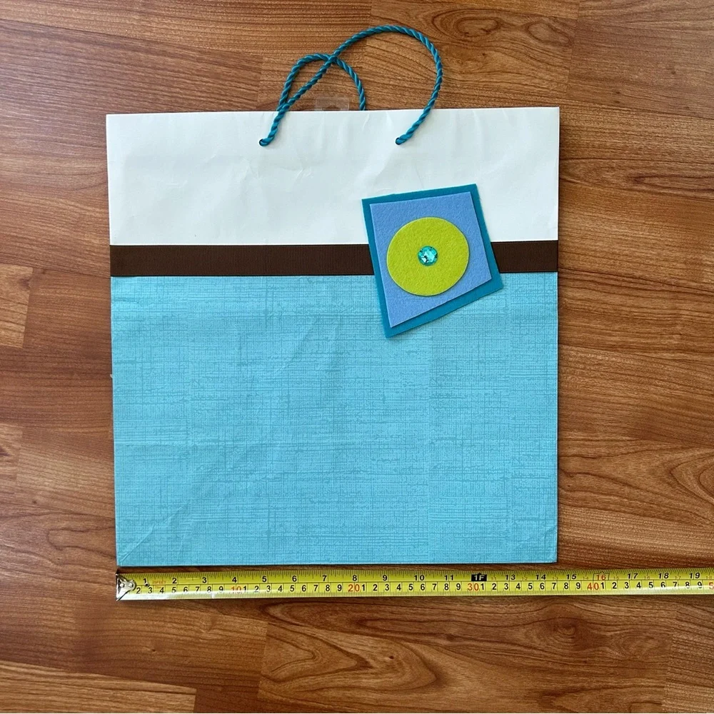 Free item: Hallmark Gift Bag